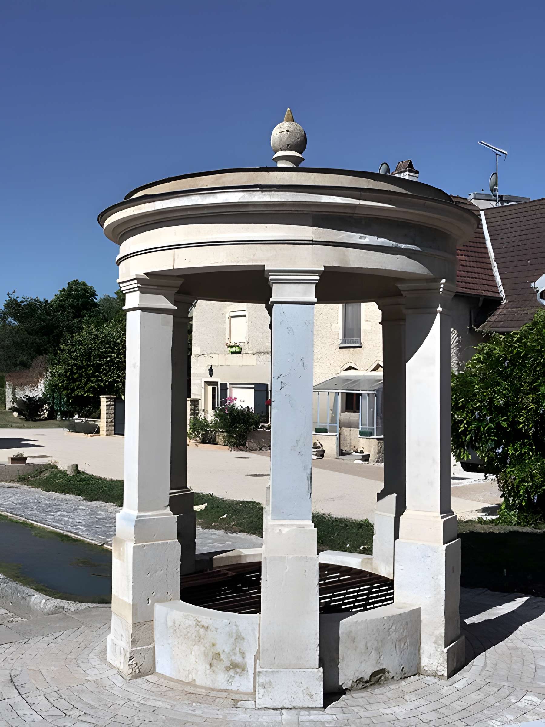 Fontaine-lavoir de Montagney