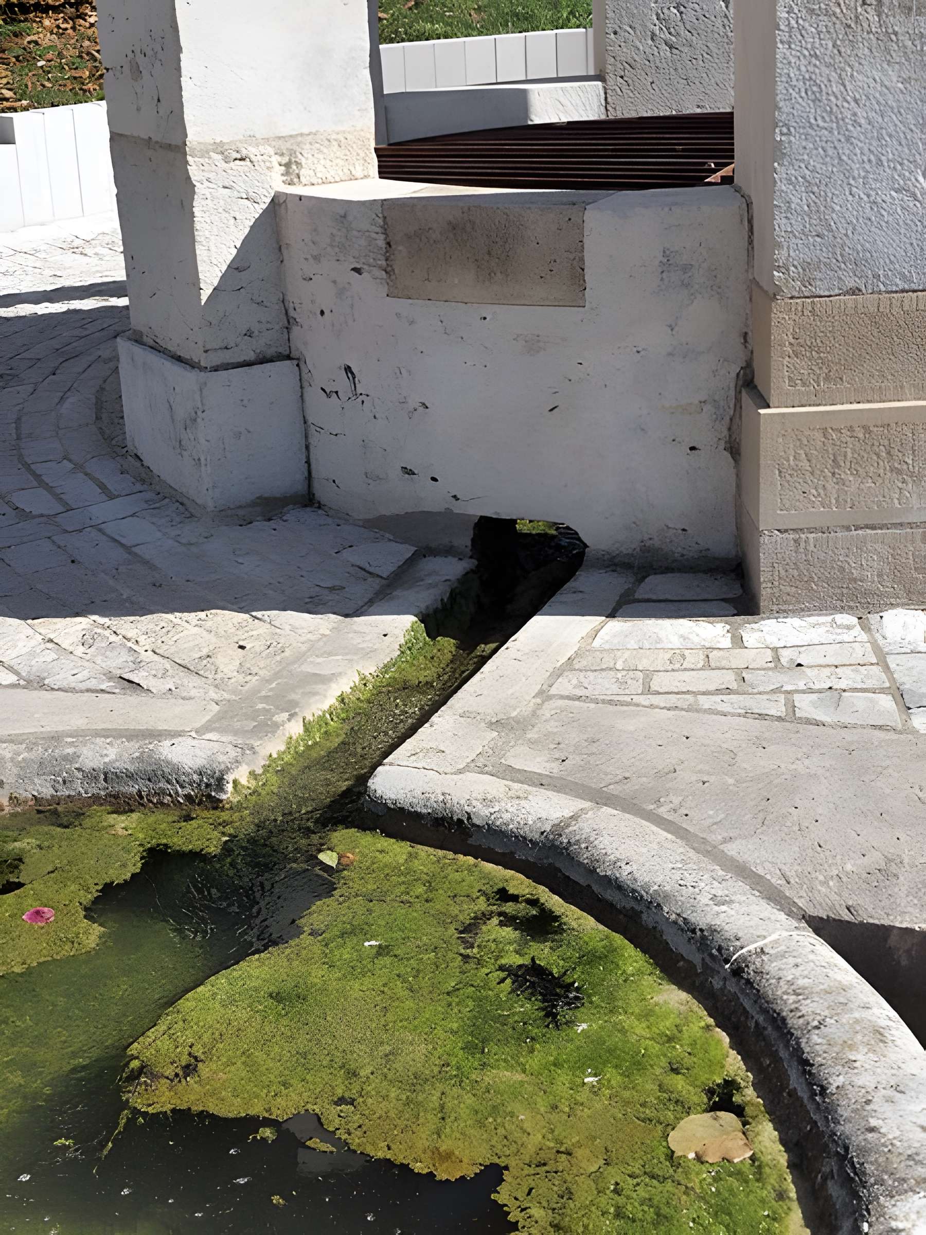 Fontaine-lavoir de Montagney