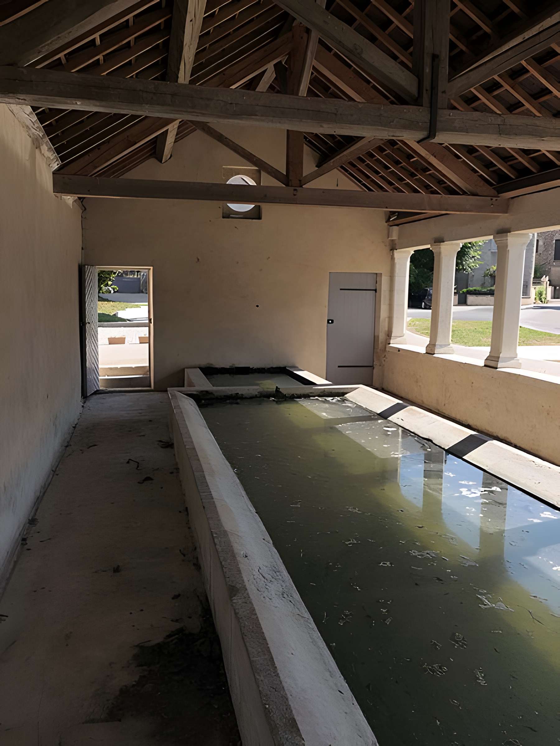 Fontaine-lavoir de Montagney