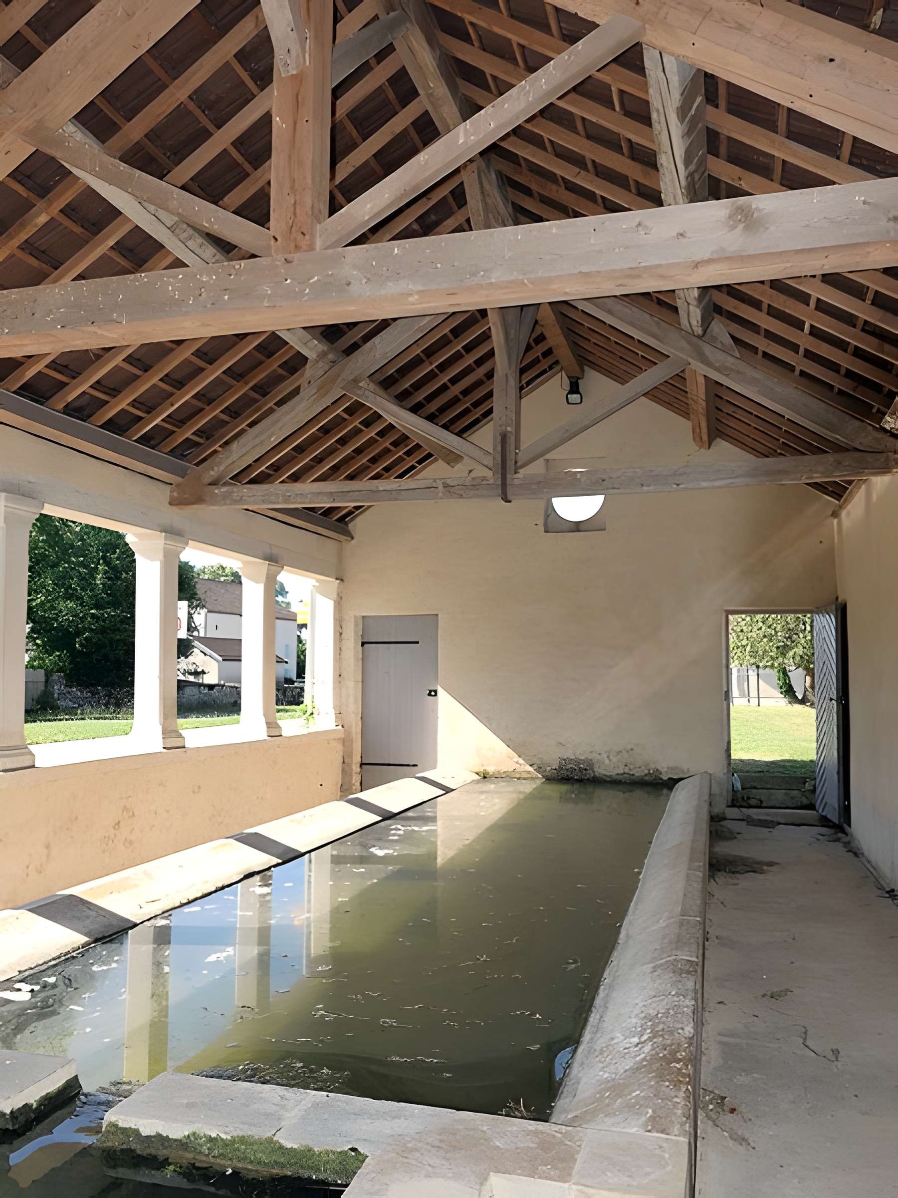 Fontaine-lavoir de Montagney