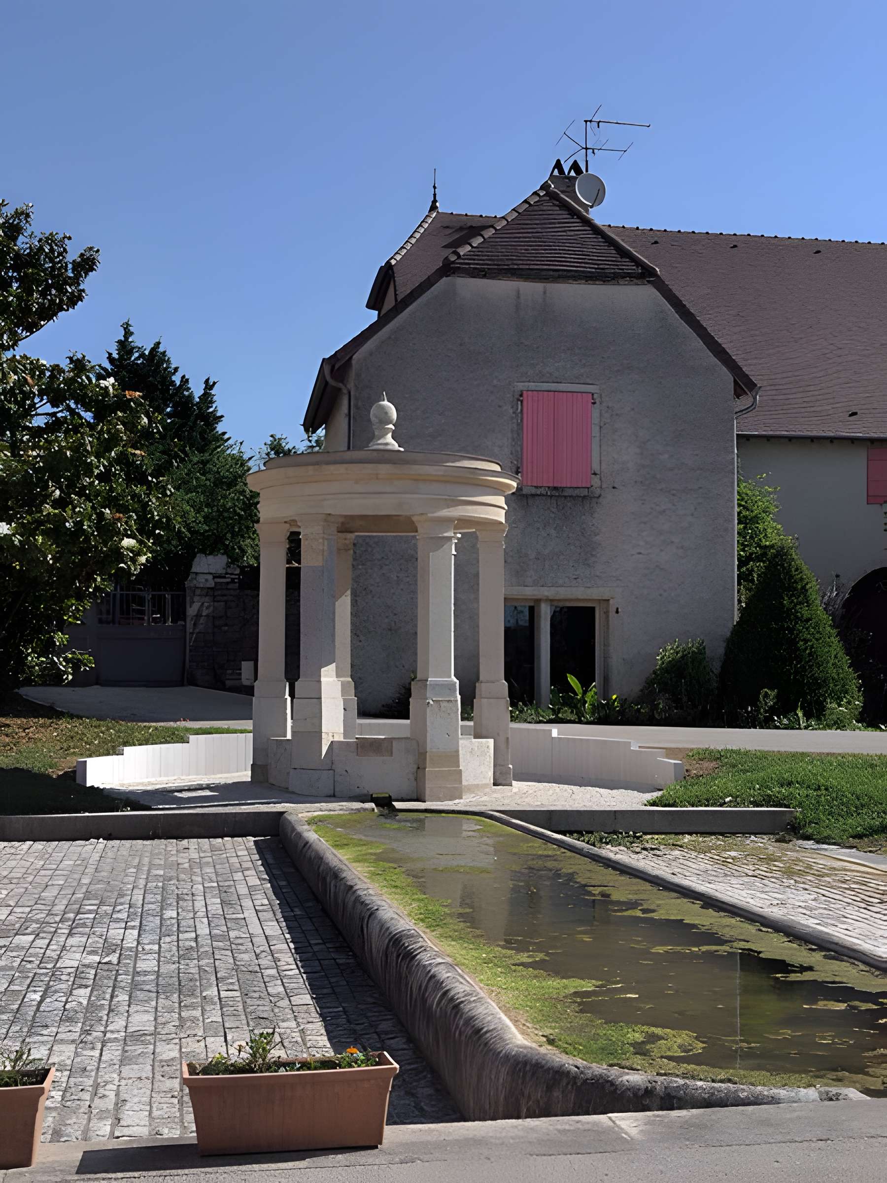 Fontaine-lavoir de Montagney