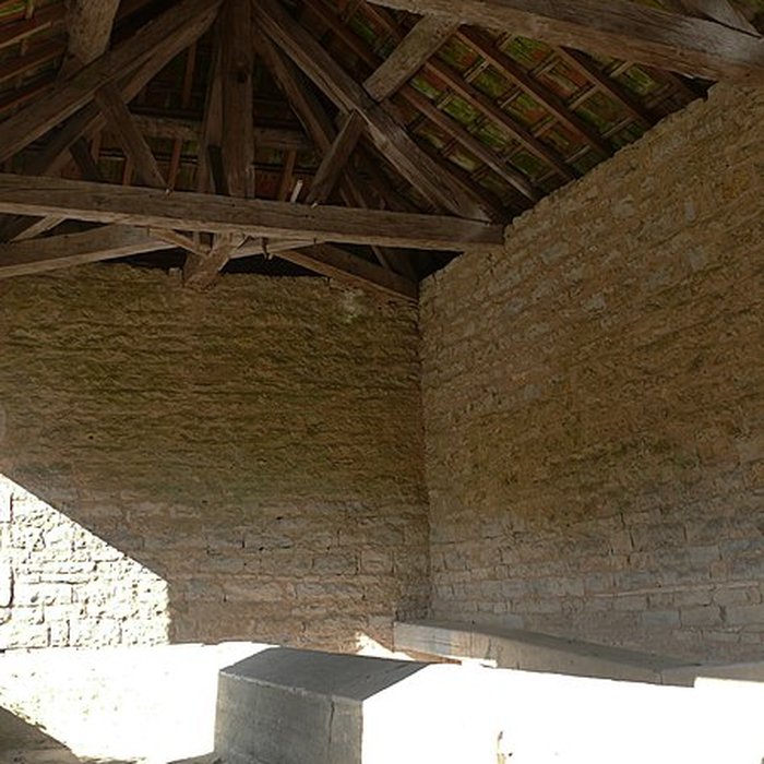 Photo de Fontaine-lavoir de Pennesières