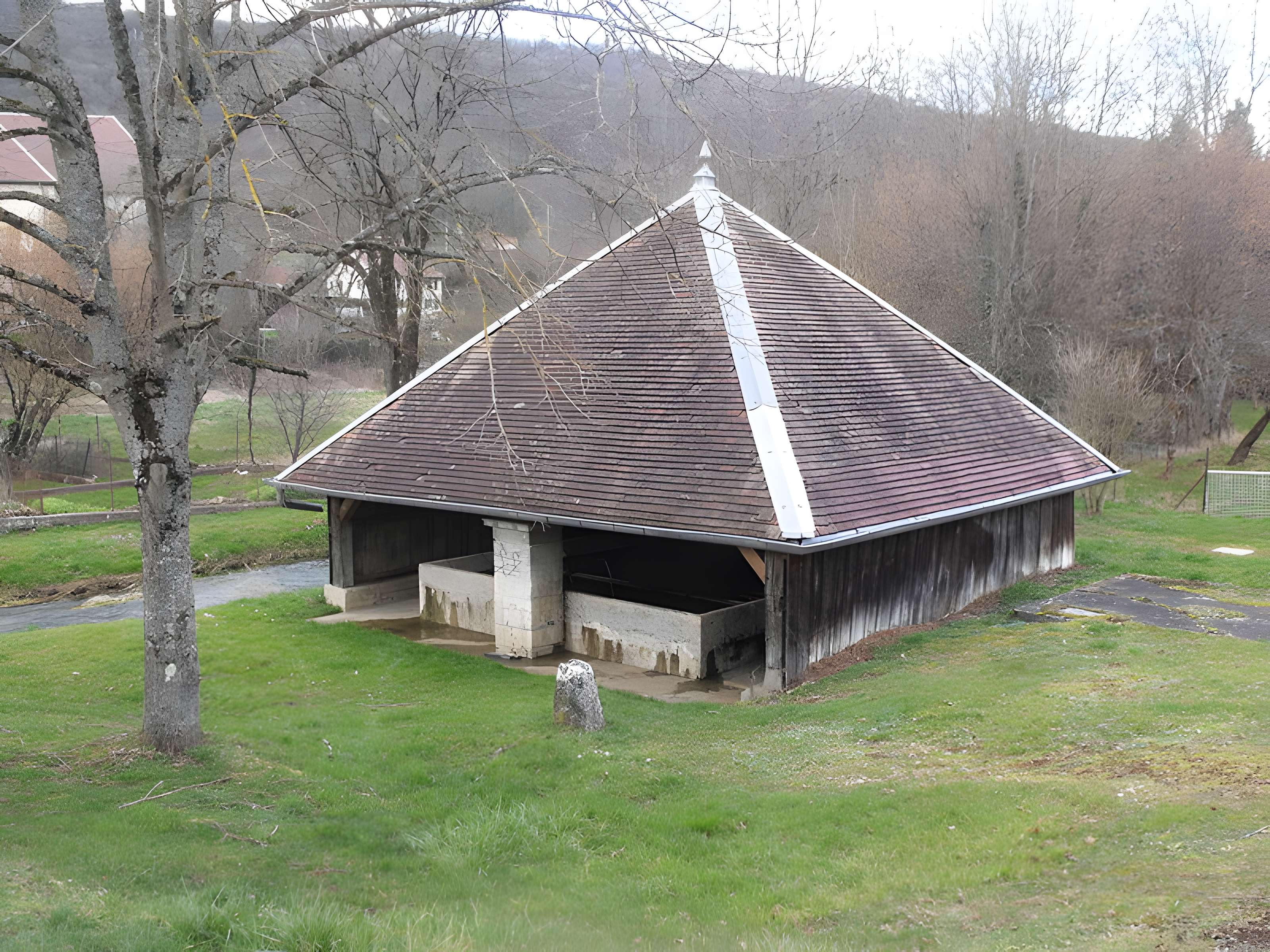 Fontaine-lavoir d'Hyèvre-Paroisse