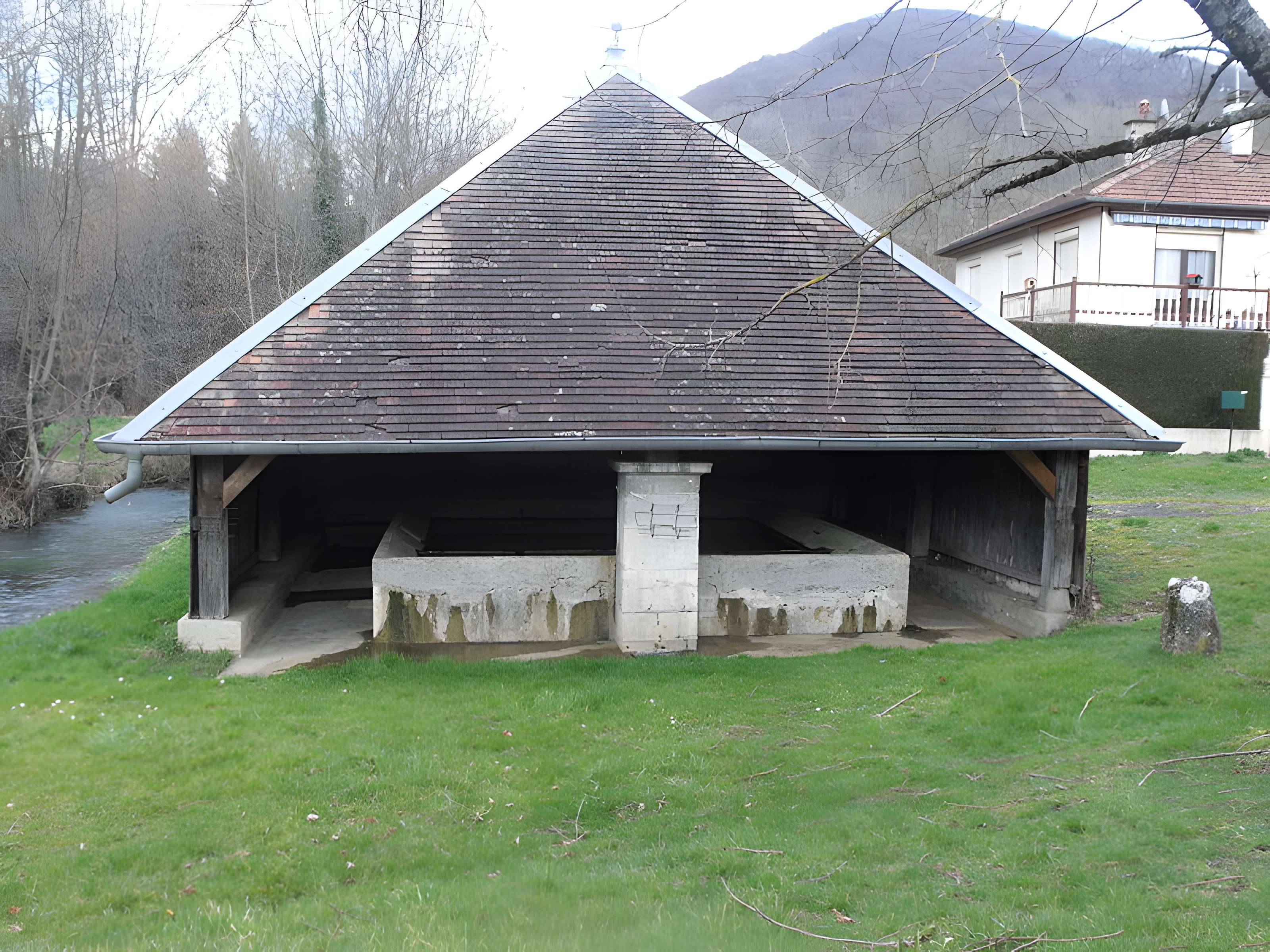 Fontaine-lavoir d'Hyèvre-Paroisse