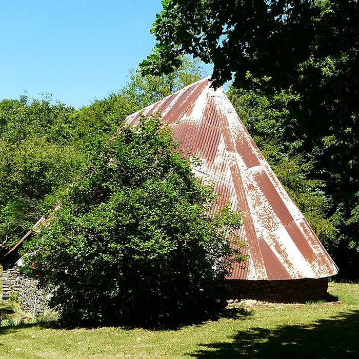 Photo de Grange ovale du Montet à Ségur-le-Château