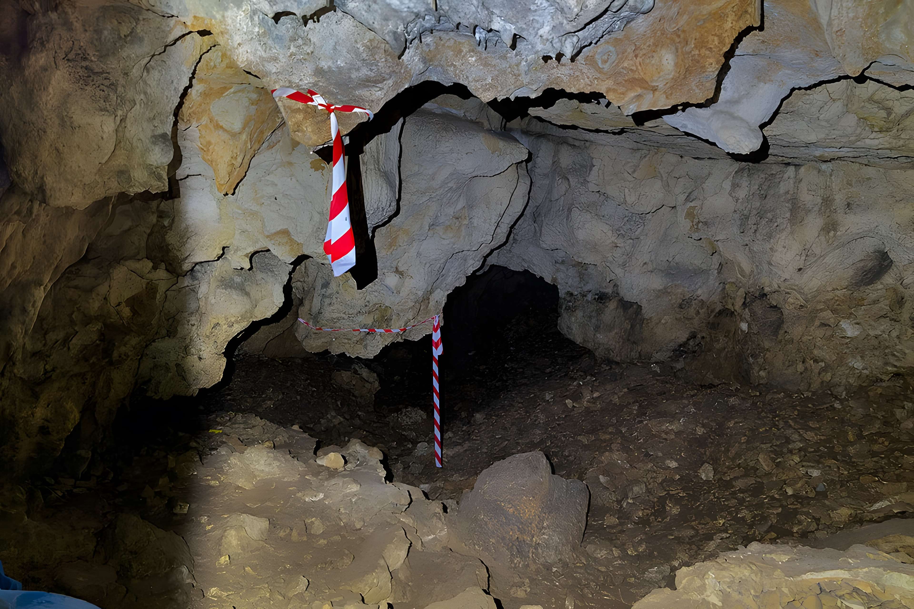 Grotte aux points d'Aiguèze