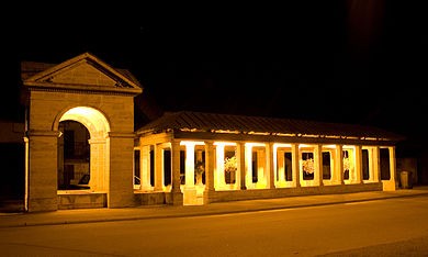 Photo de Fontaine-lavoir sud d'Oyrières