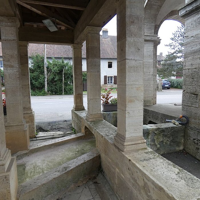 Photo de Fontaine-lavoir sud dOyrières