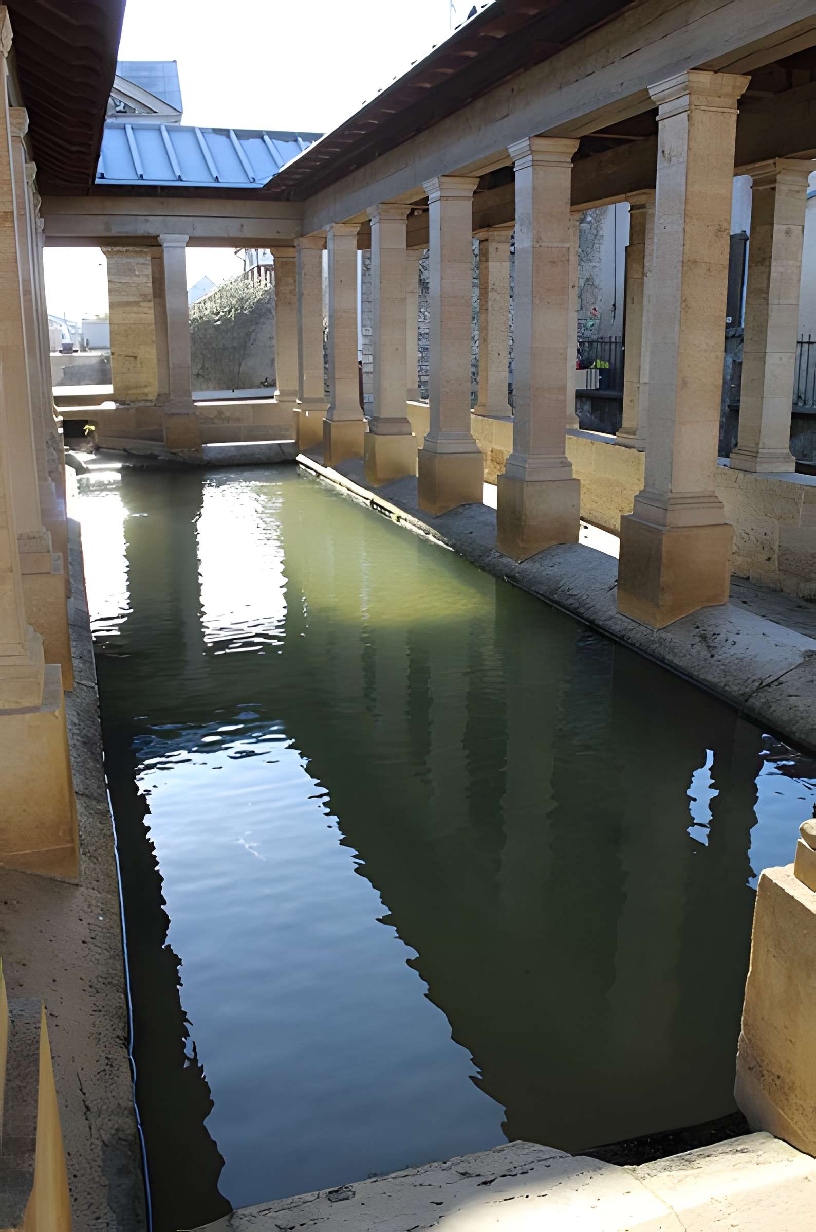 Fontaine-lavoir sud d'Oyrières