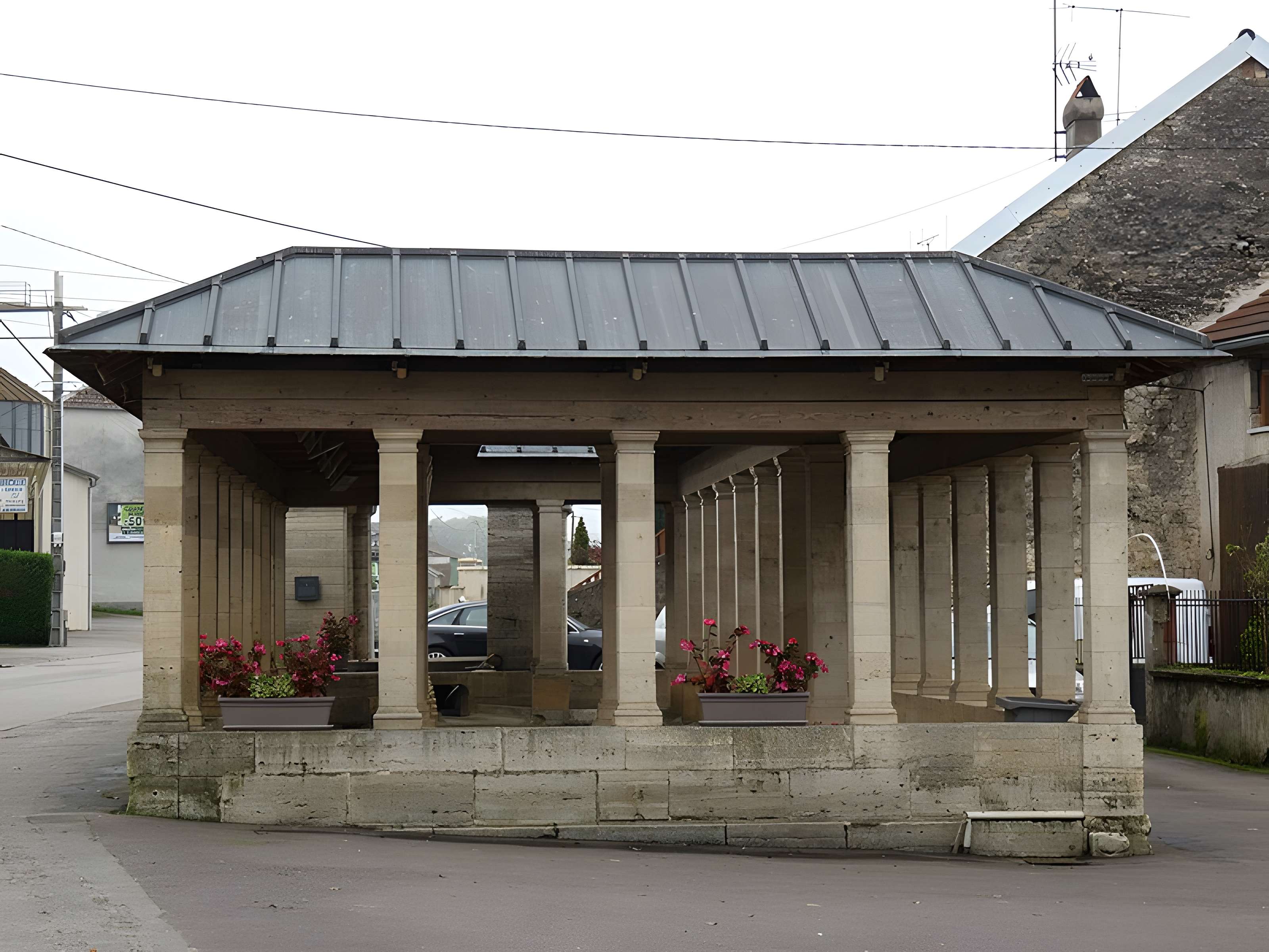 Fontaine-lavoir sud d'Oyrières