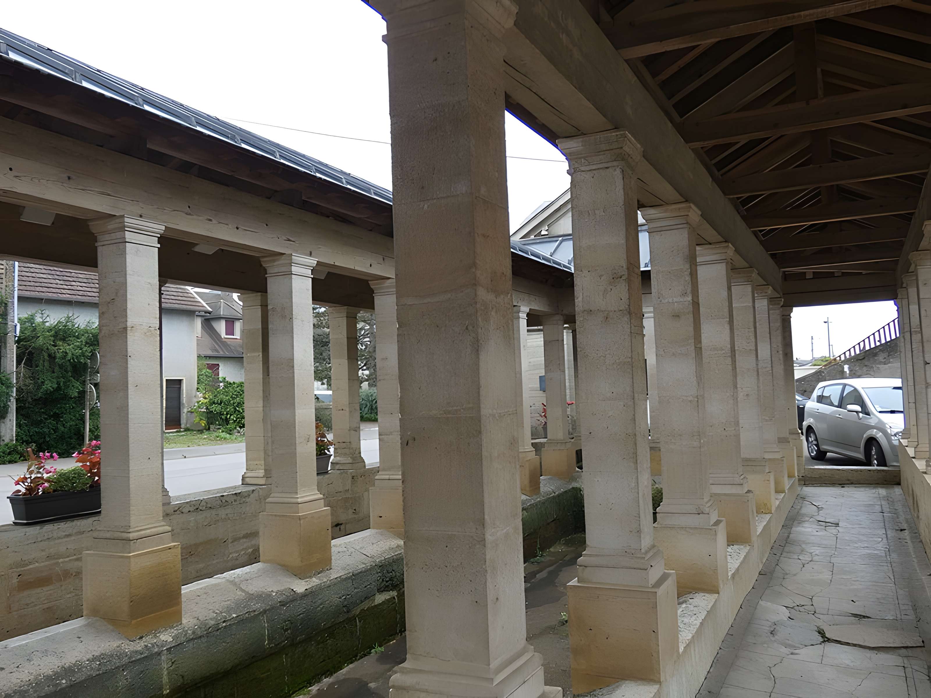 Fontaine-lavoir sud d'Oyrières