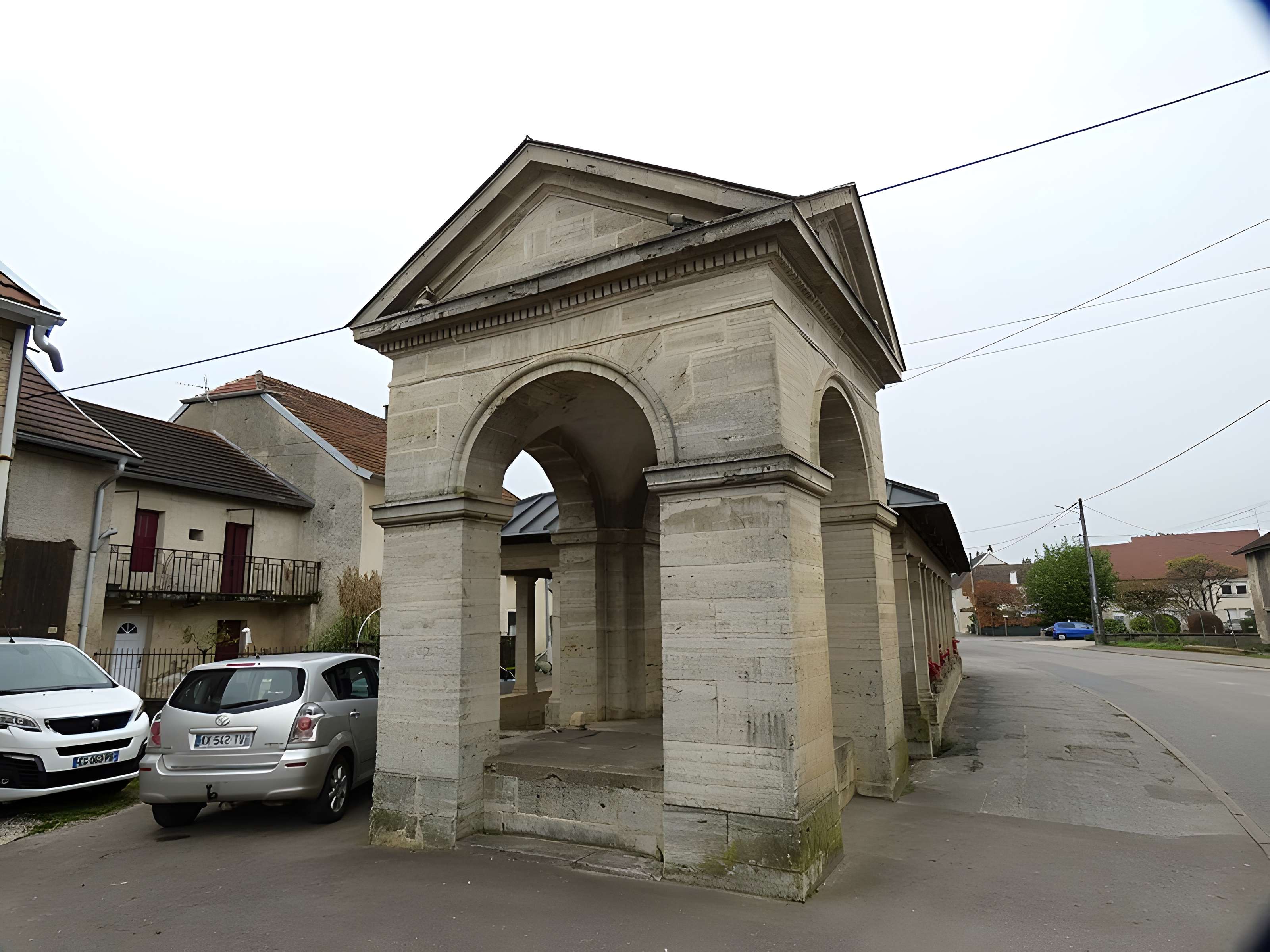 Fontaine-lavoir sud d'Oyrières