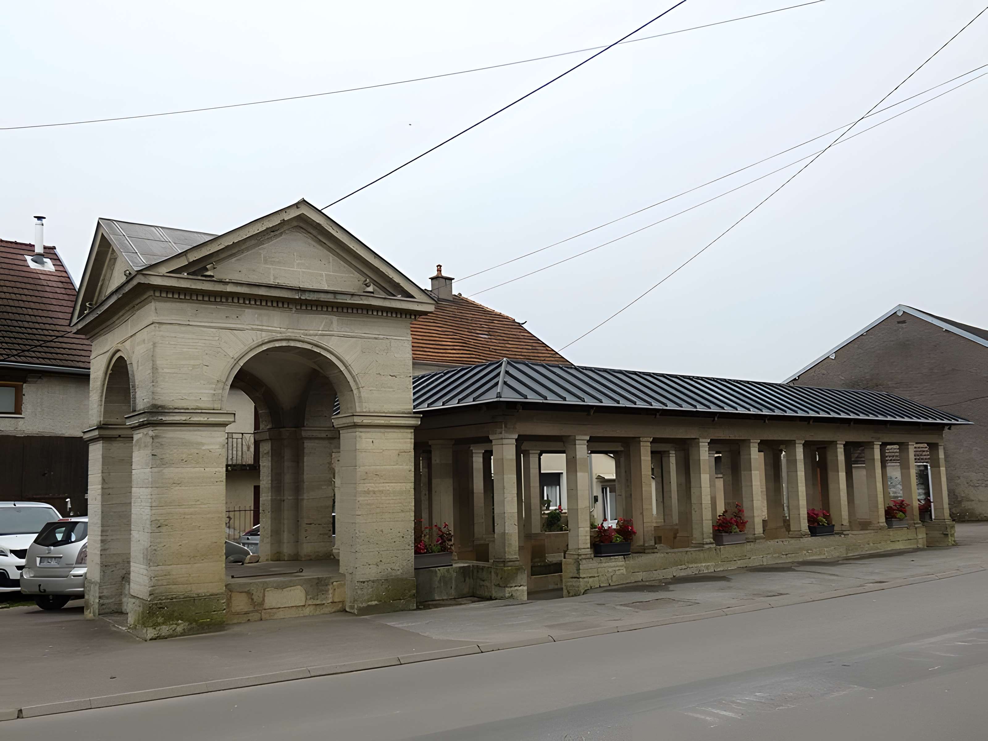 Fontaine-lavoir sud d'Oyrières