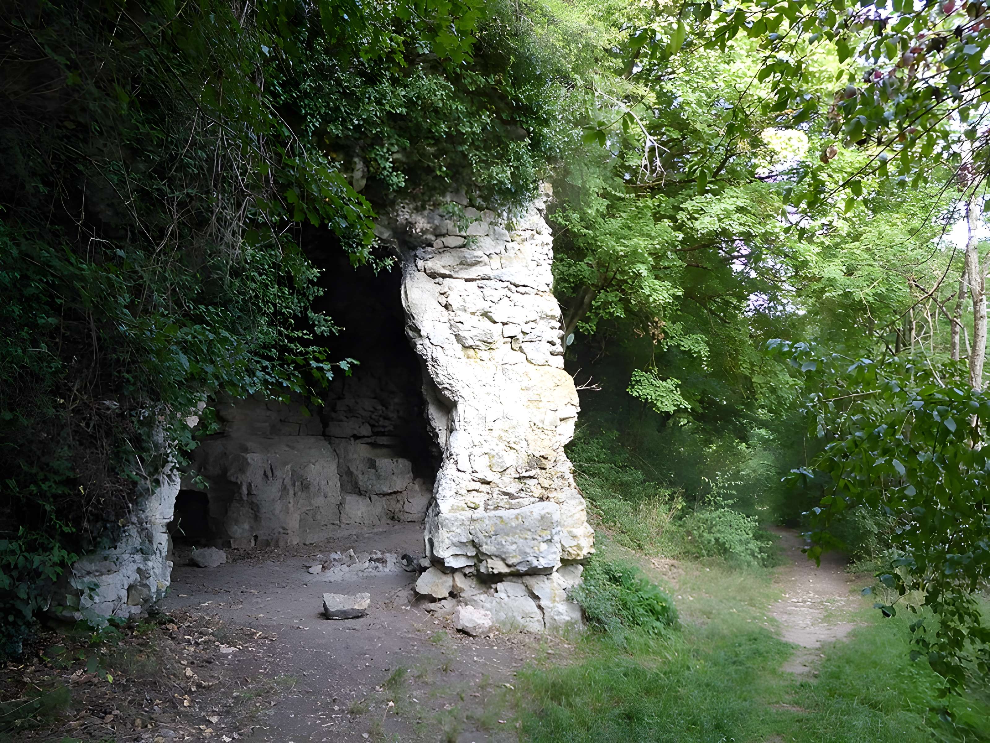Grotte Sainte-Reine à Pierre-la-Treiche