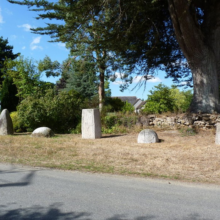 Photo de Groupe de cinq stèles gauloises de Saint-Agathon