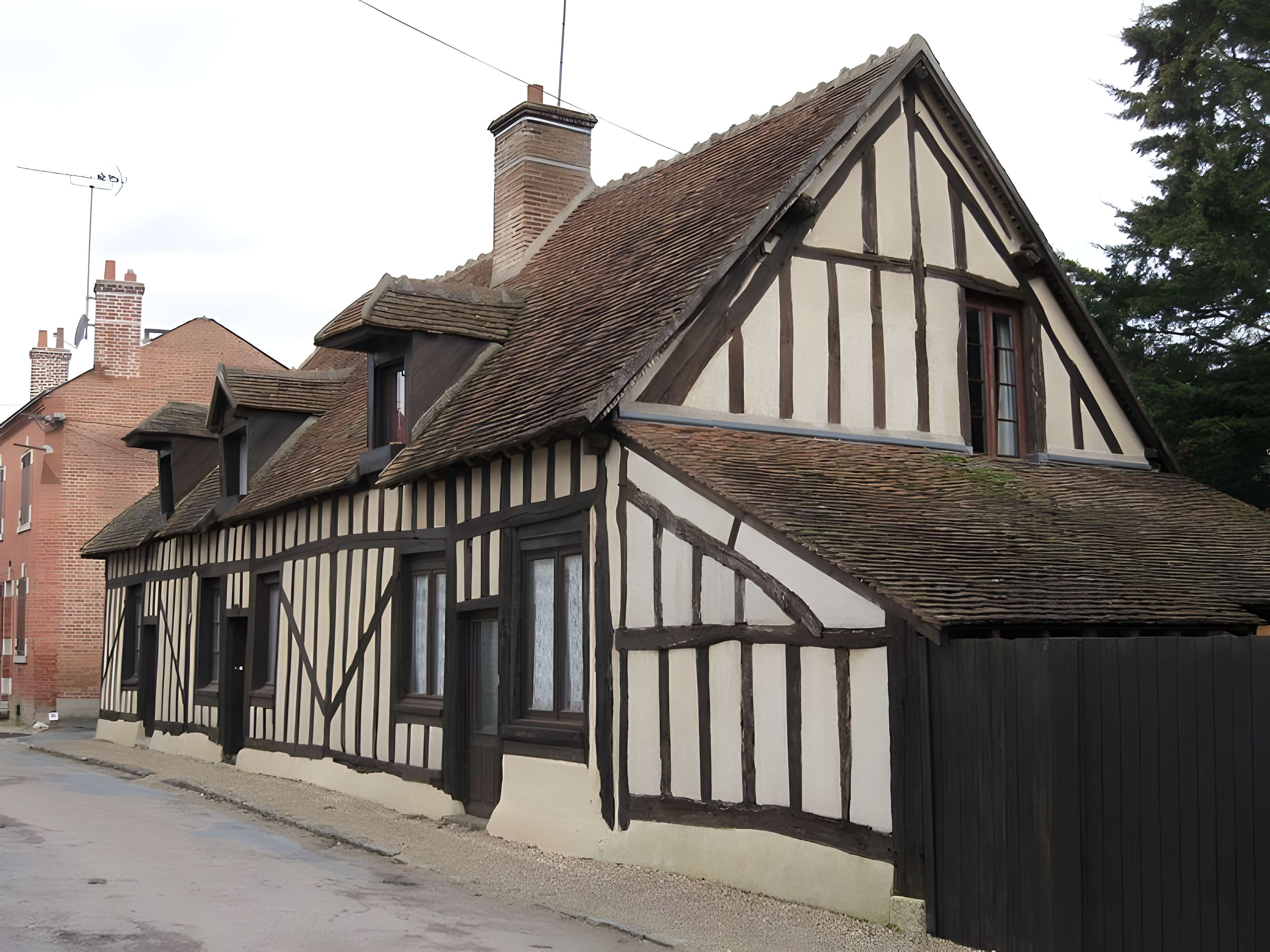 Habitations en pans de bois de La Ferté-Saint-Aubin 