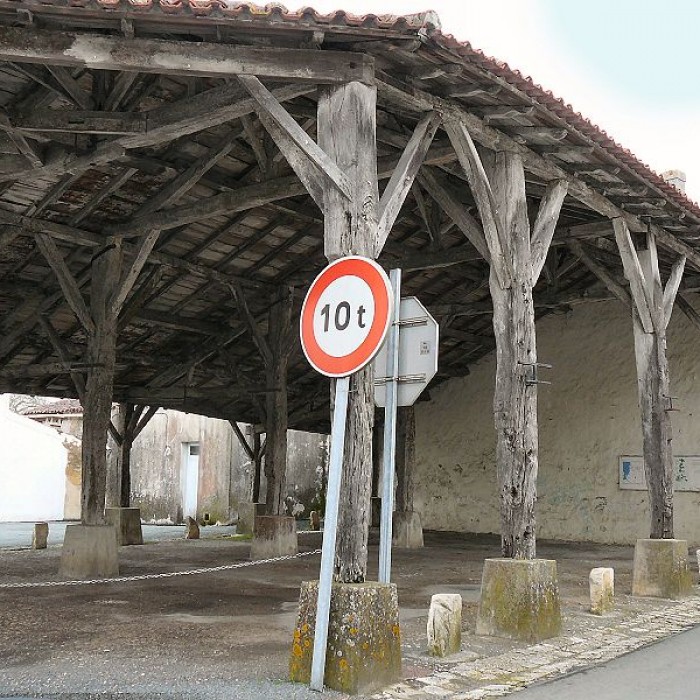 Photo de Halle de Saint-Jean-dAngle