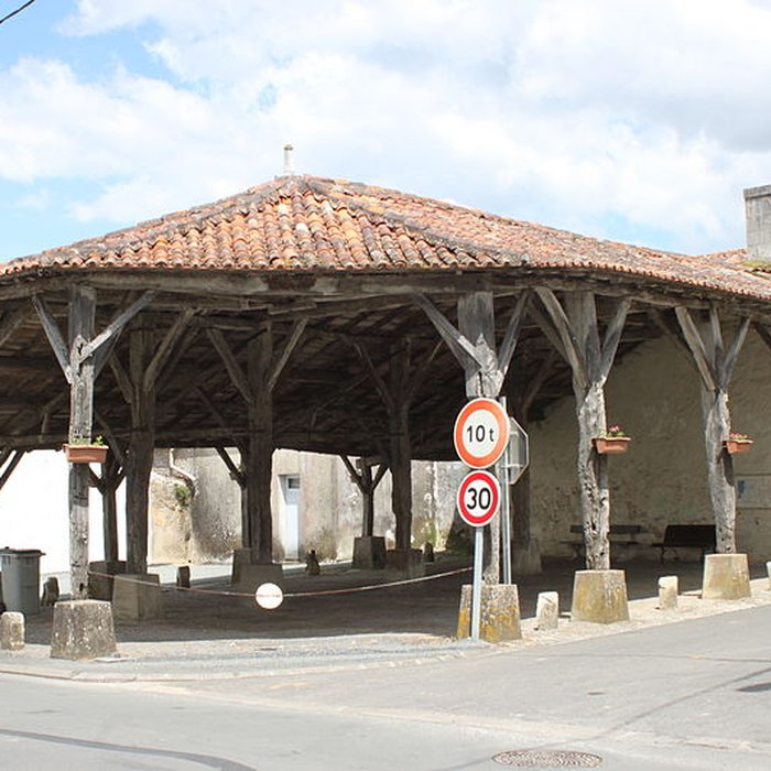 Photo de Halle de Saint-Jean-dAngle