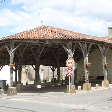 Halle de Saint-Jean-dAngle