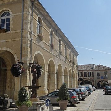 Halle-hôtel de ville de Fleurance