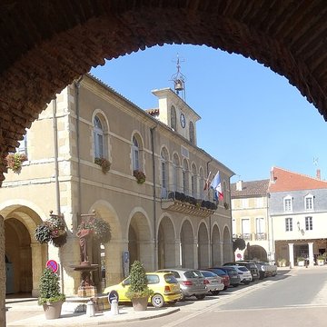 Halle-hôtel de ville de Fleurance