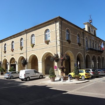 Halle-hôtel de ville de Fleurance