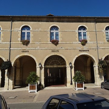 Halle-hôtel de ville de Fleurance