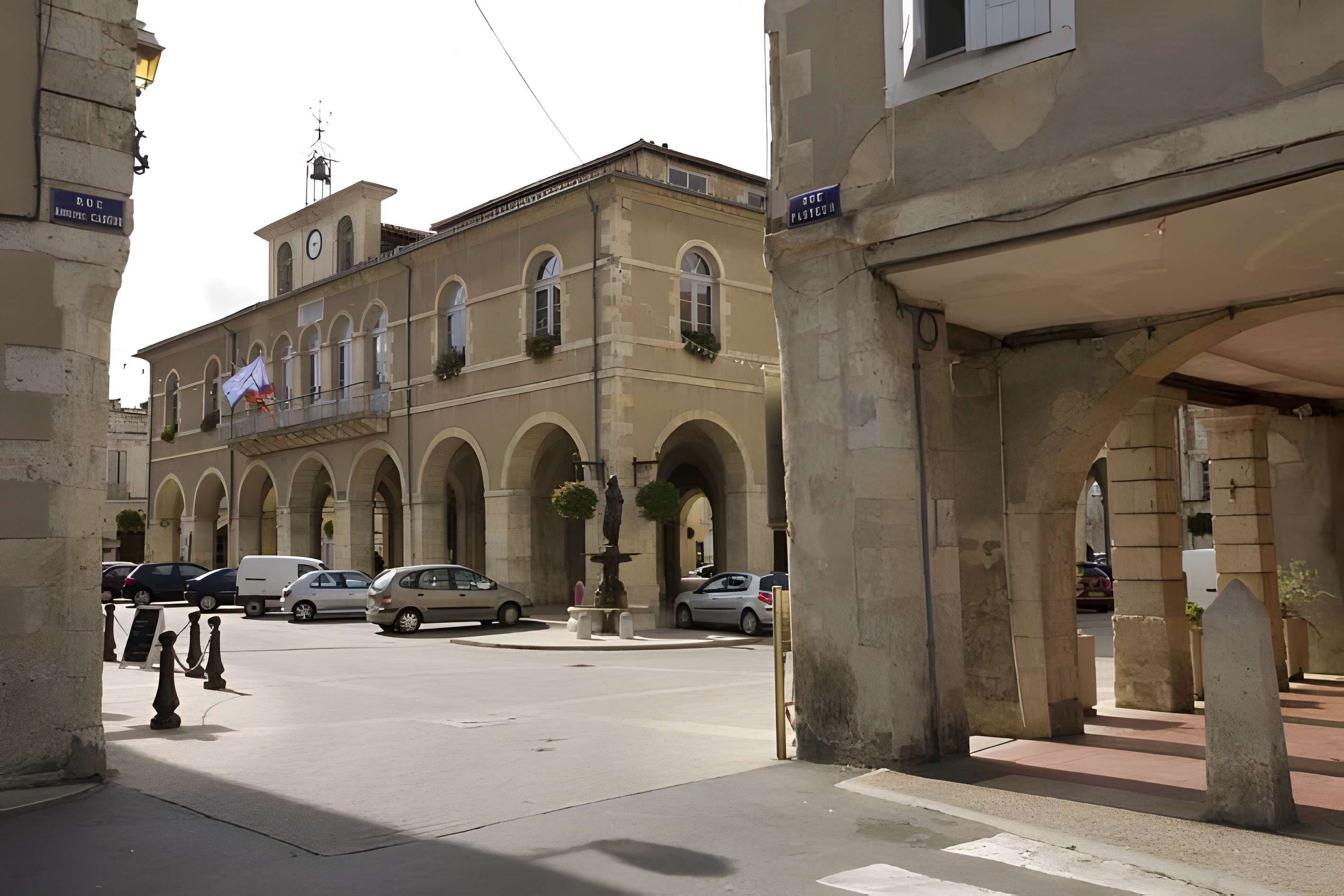 Halle-hôtel de ville de Fleurance 