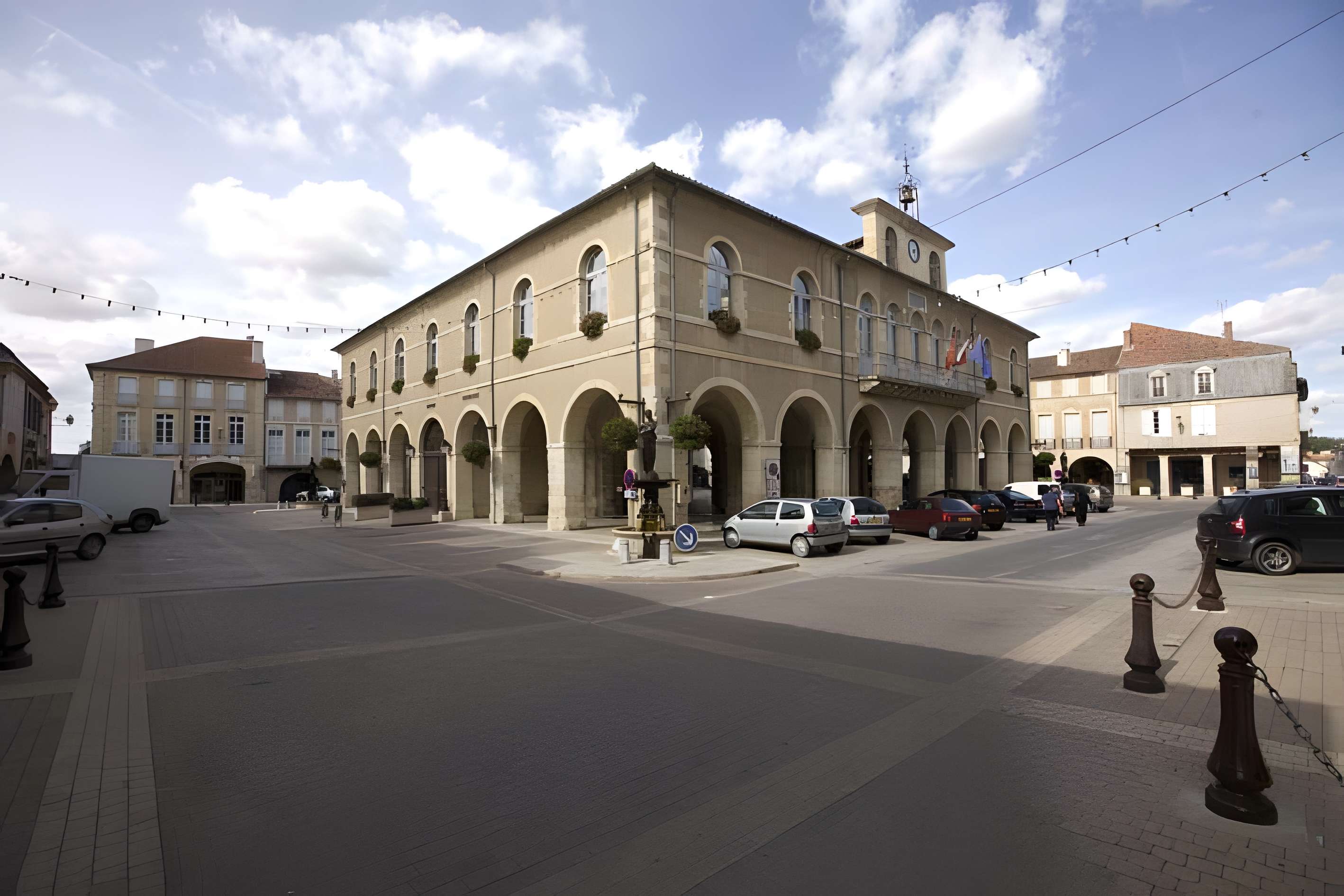 Halle-hôtel de ville de Fleurance