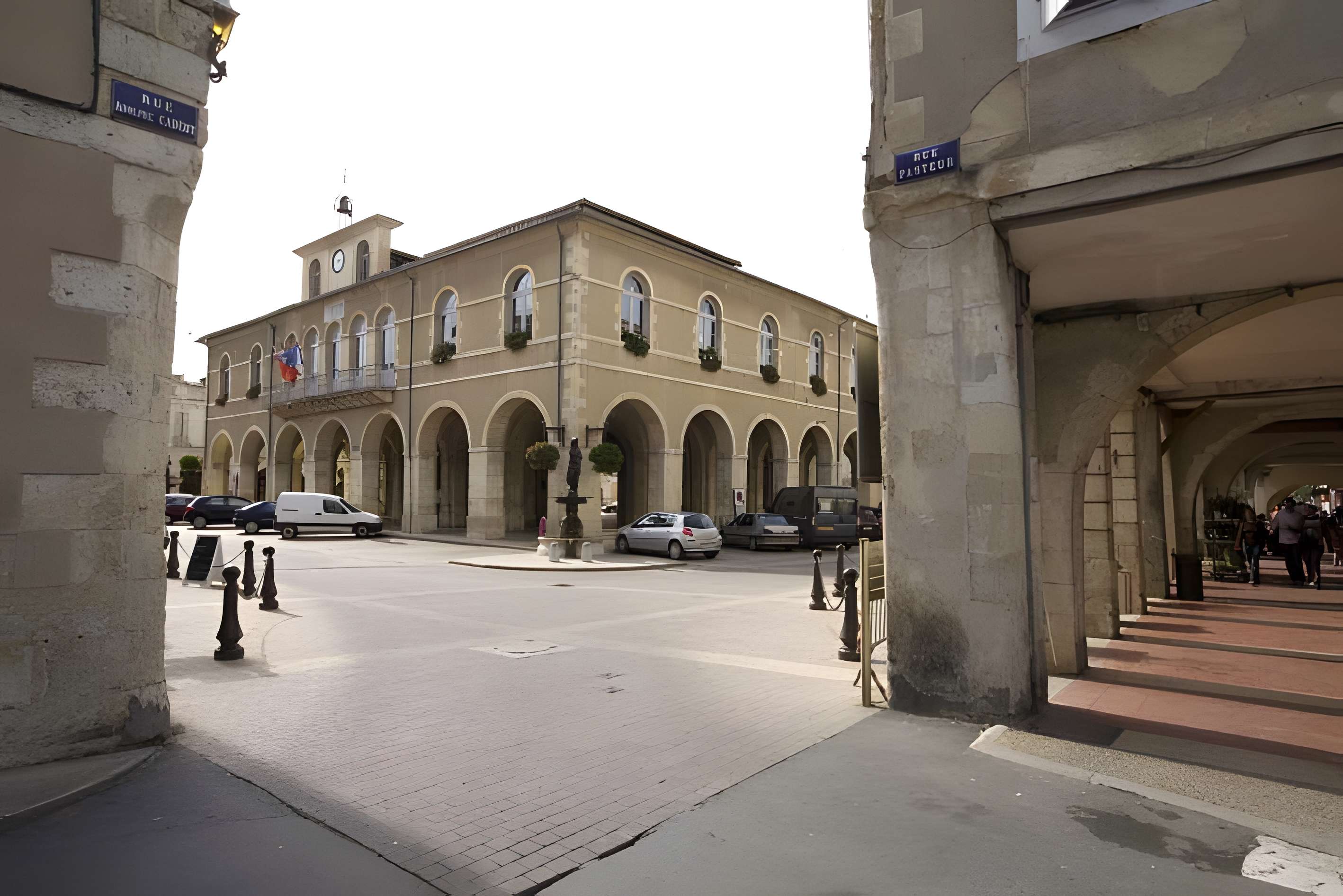Halle-hôtel de ville de Fleurance