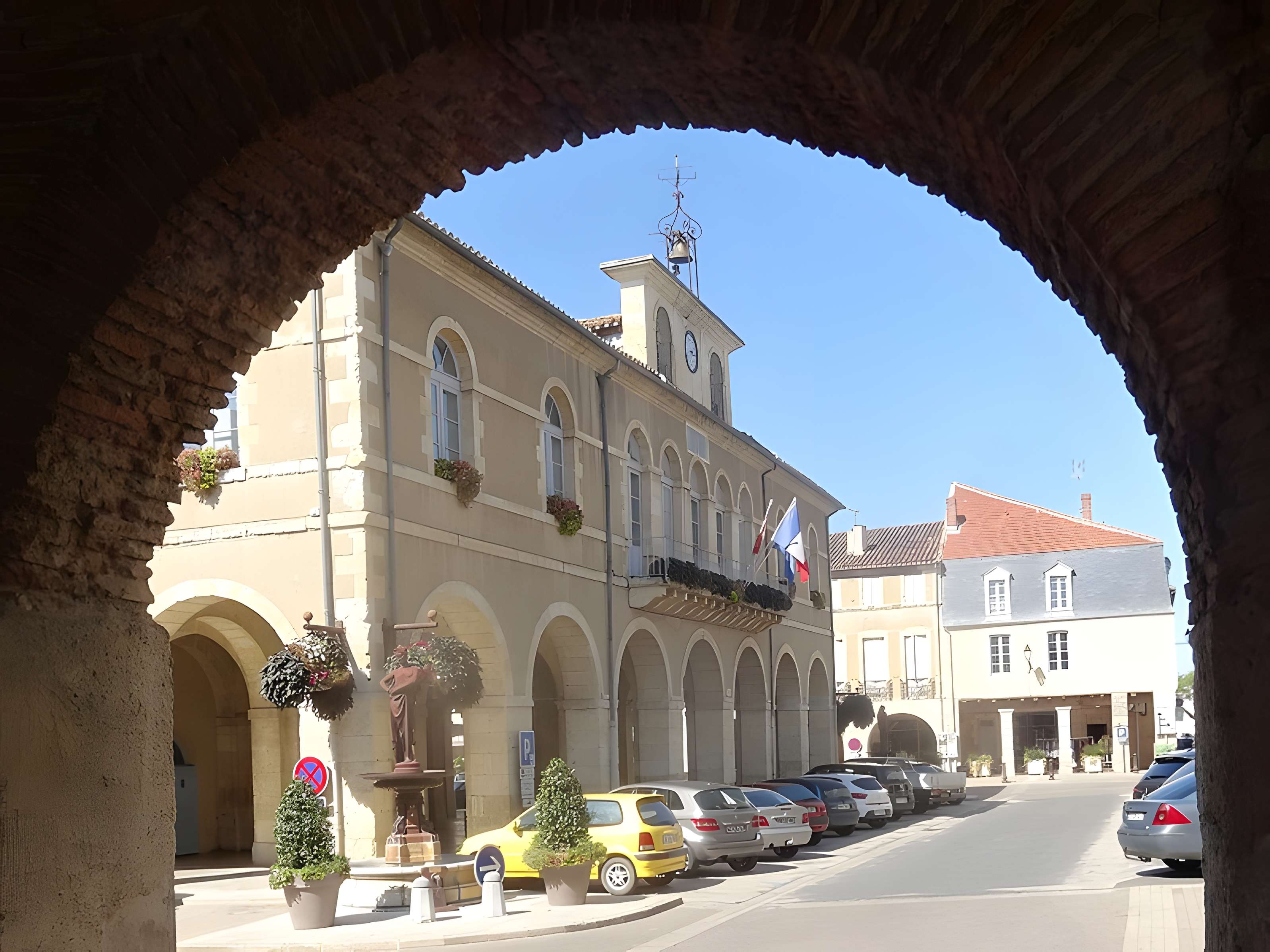 Halle-hôtel de ville de Fleurance