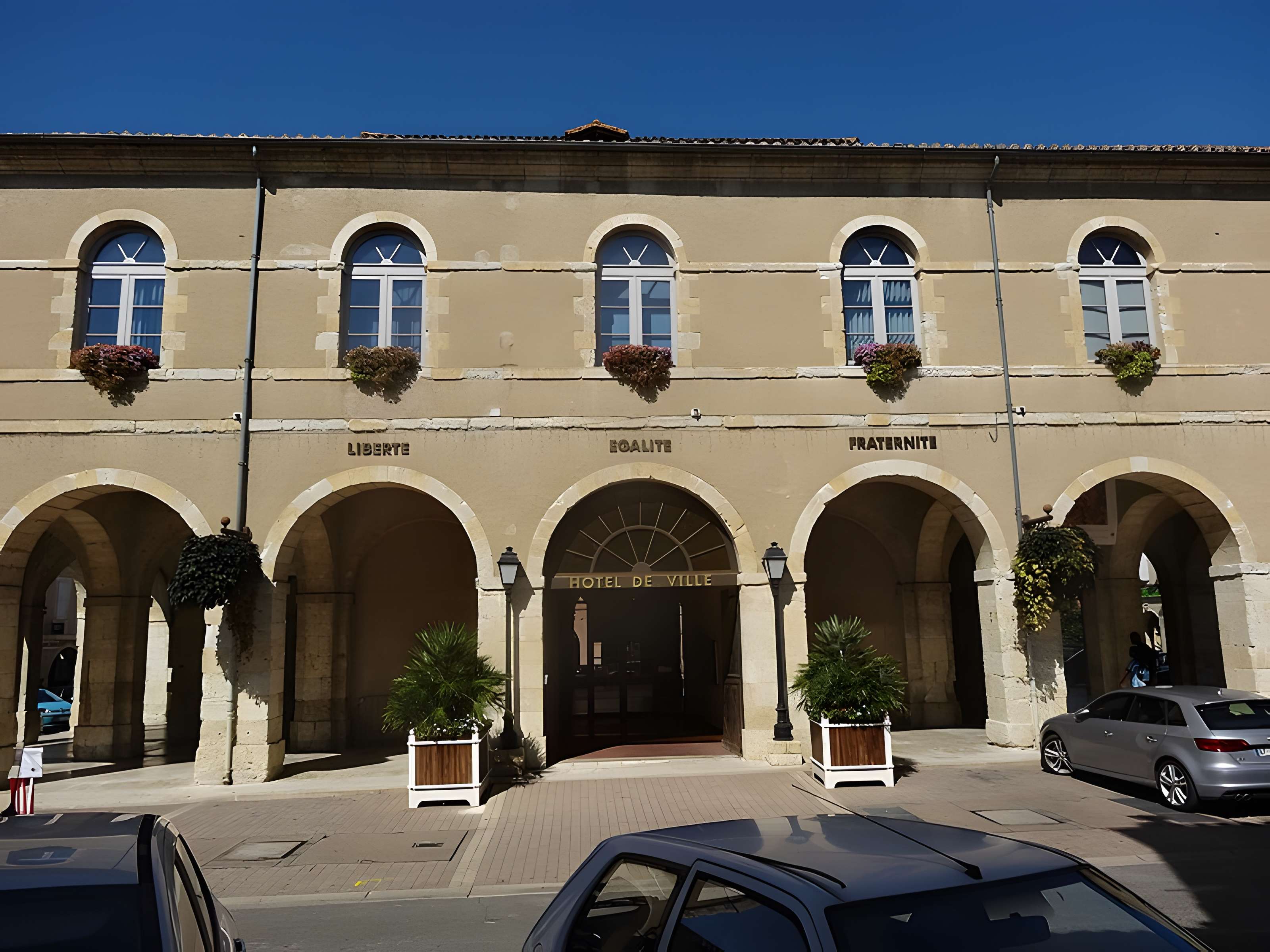 Halle-hôtel de ville de Fleurance