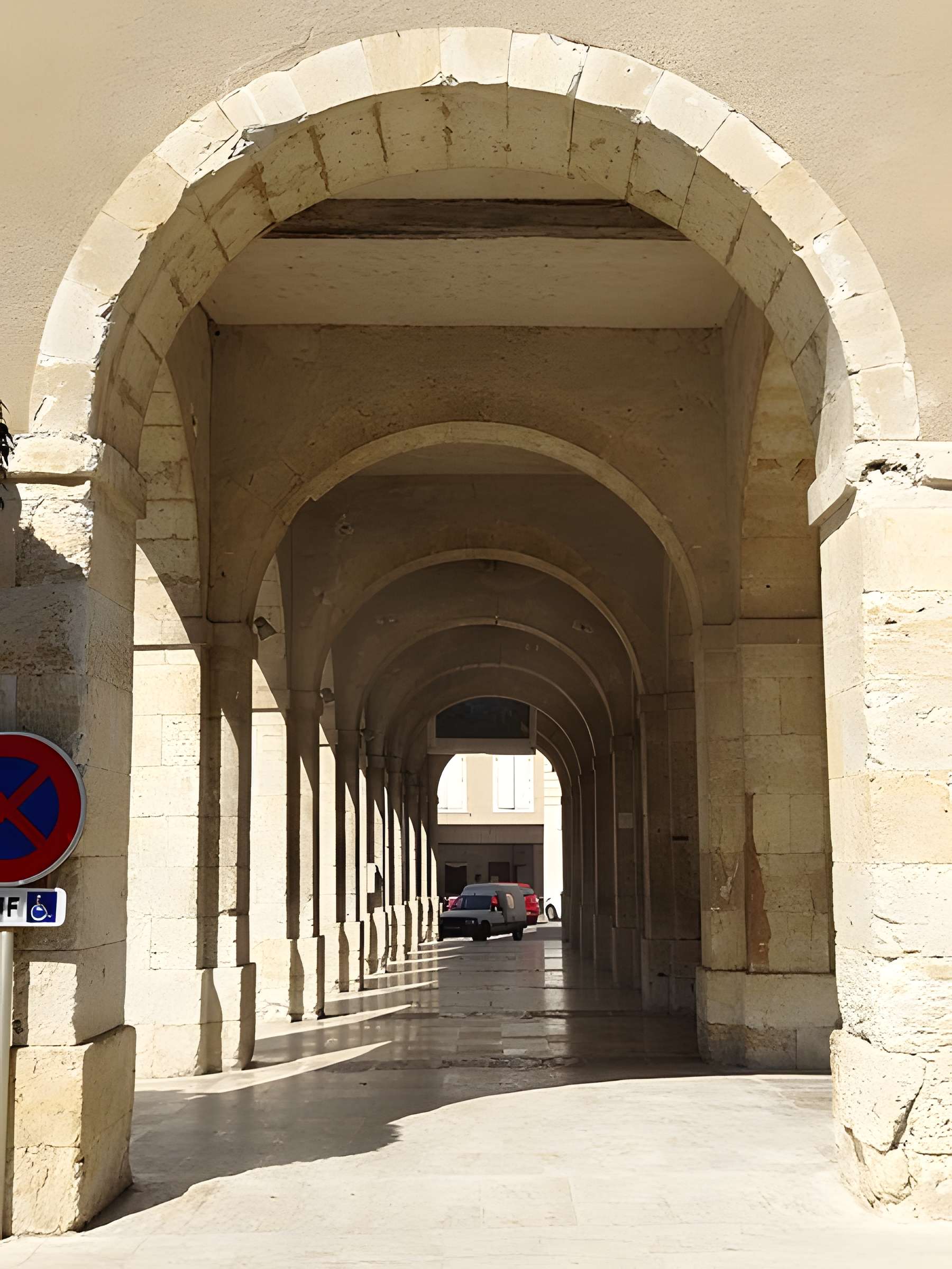 Halle-hôtel de ville de Fleurance