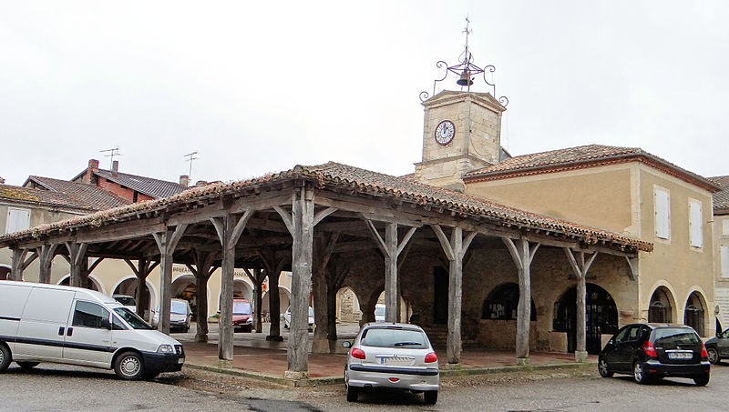 Photo de Halle-hôtel de ville de Saint-Clar