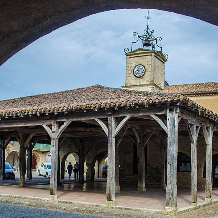 Photo de Halle-hôtel de ville de Saint-Clar