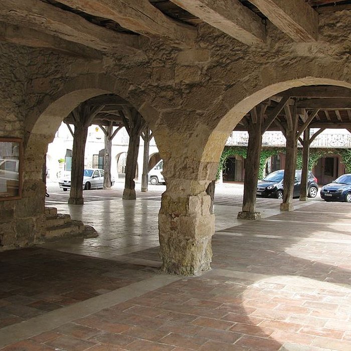 Photo de Halle-hôtel de ville de Saint-Clar