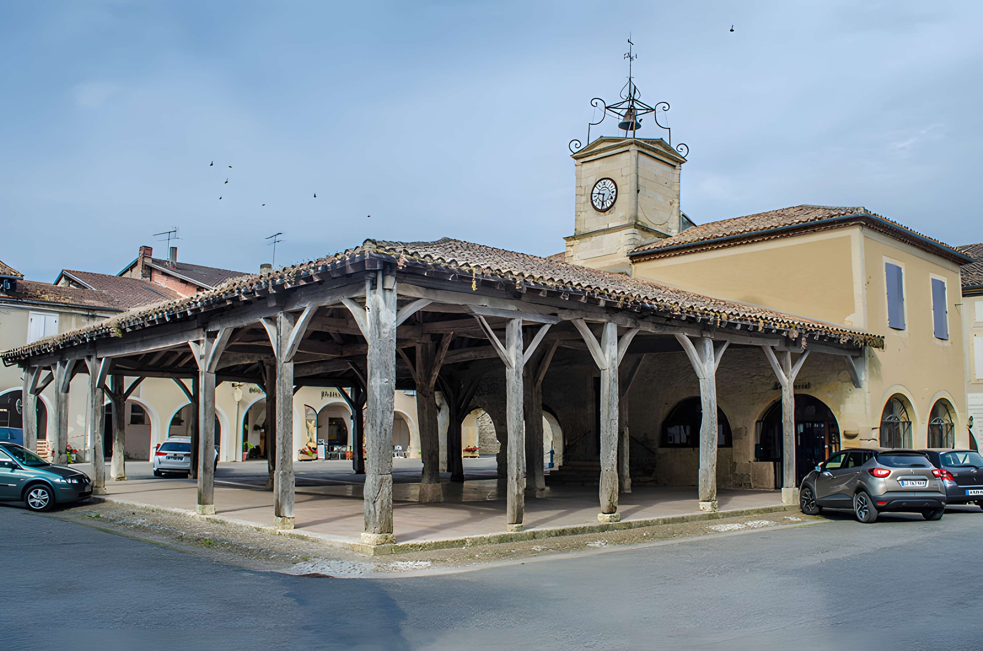 Halle-hôtel de ville de Saint-Clar
