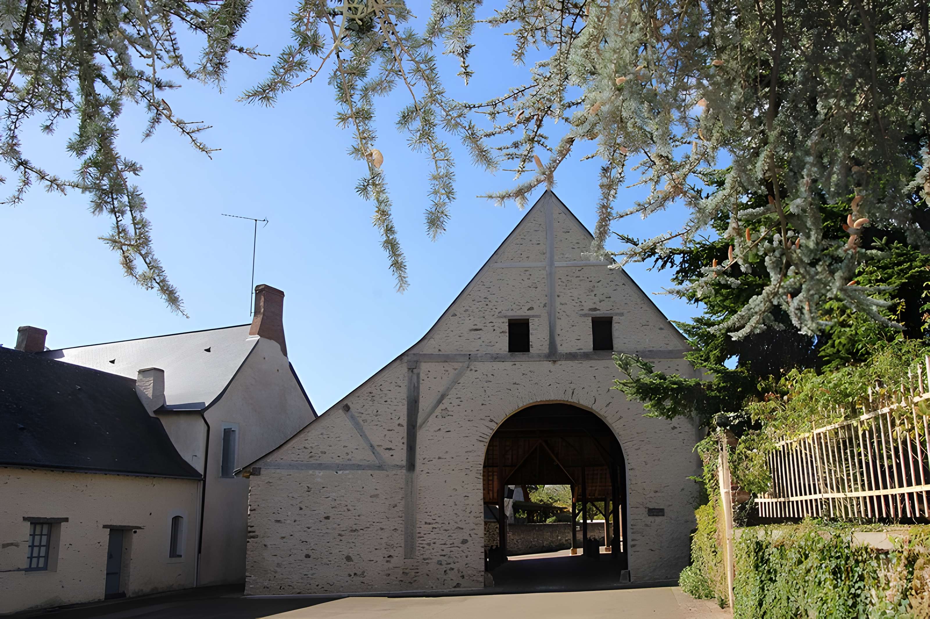 Halles de Saint-Denis-d'Anjou