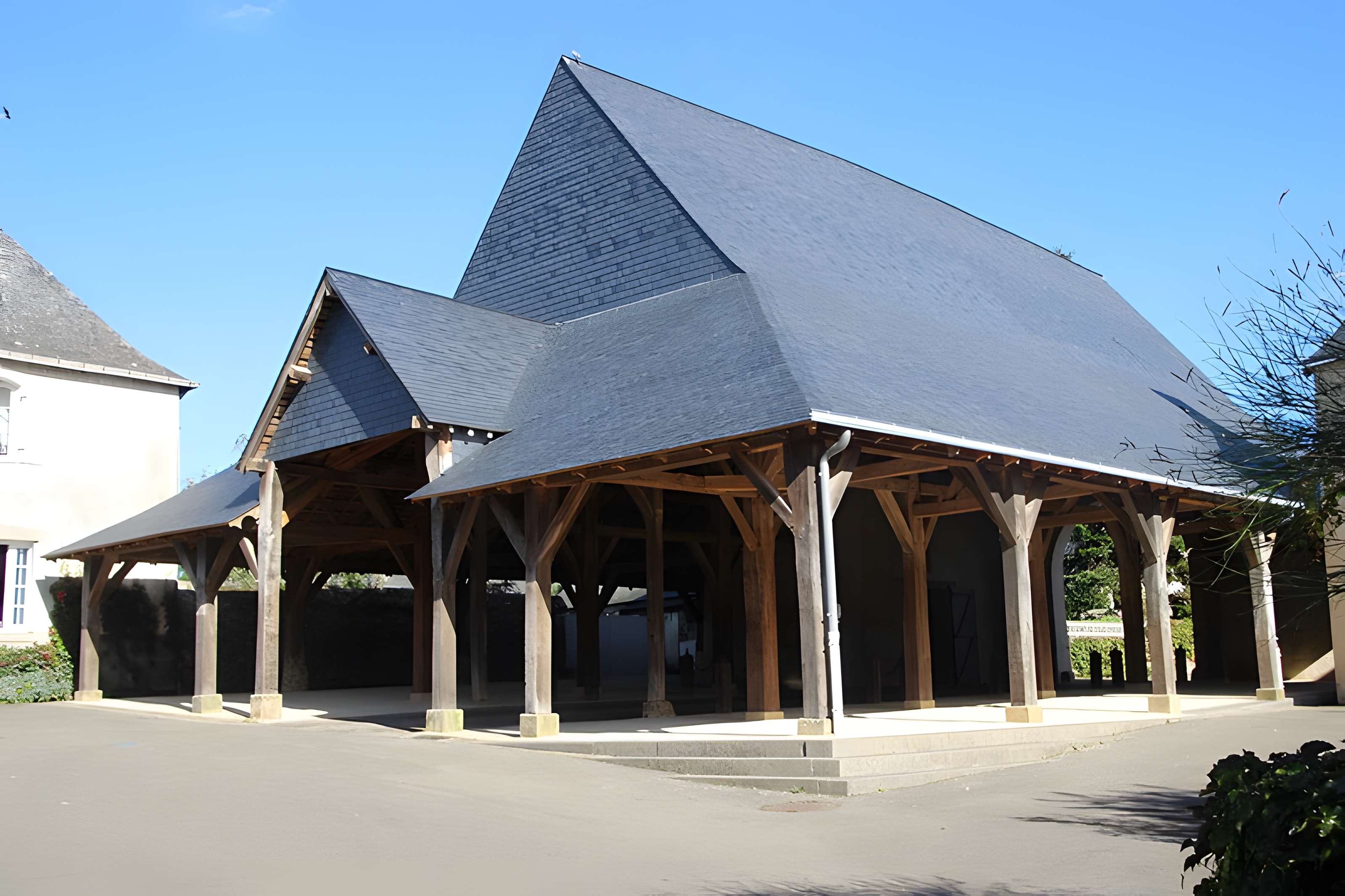 Halles de Saint-Denis-d'Anjou