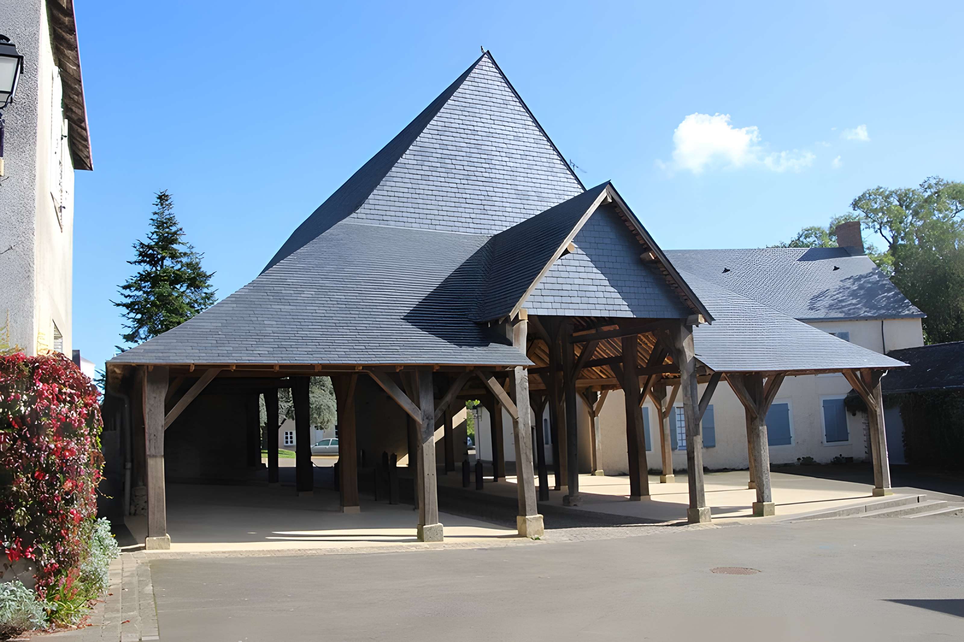Halles de Saint-Denis-d'Anjou