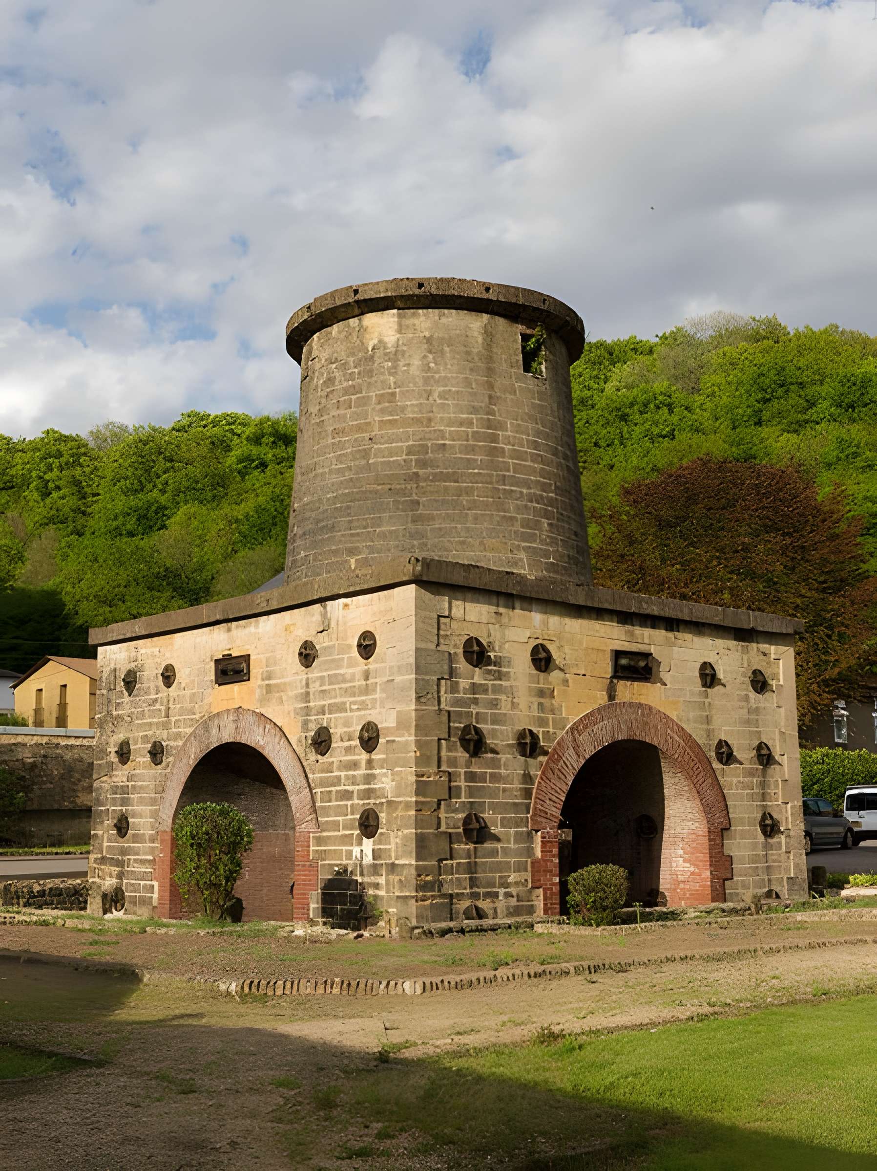 Haut-fourneau de Cons-la-Grandville 