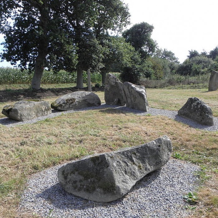 Photo de Hémicycle mégalithique des Tombes de Saint-Broladre