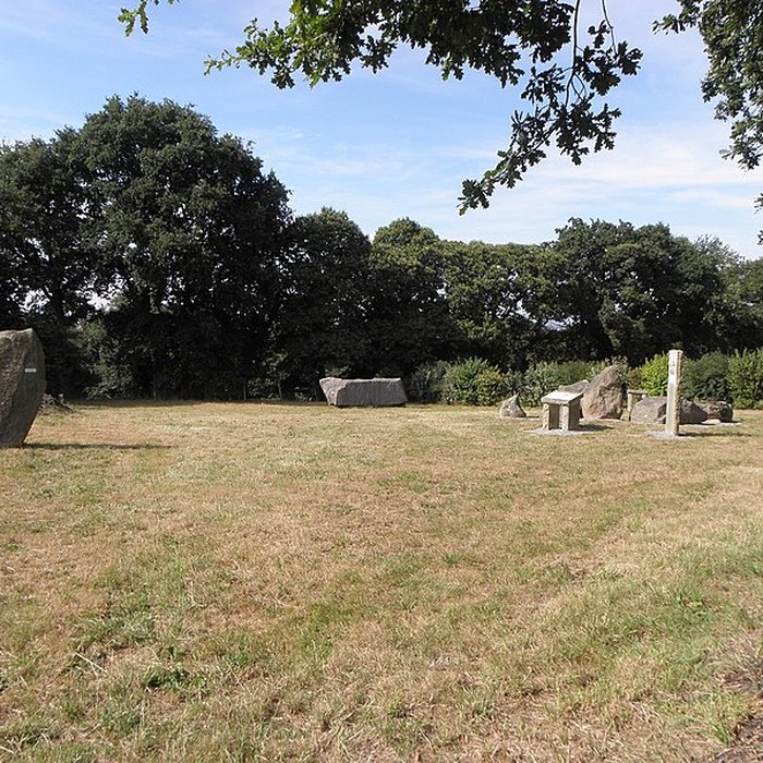 Photo de Hémicycle mégalithique des Tombes de Saint-Broladre
