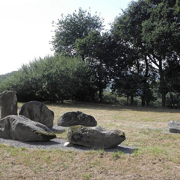 Photo de Hémicycle mégalithique des Tombes de Saint-Broladre