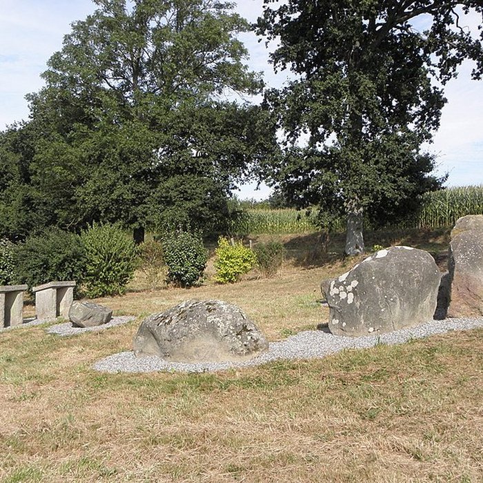 Photo de Hémicycle mégalithique des Tombes de Saint-Broladre