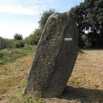 Hémicycle mégalithique des Tombes de Saint-Broladre