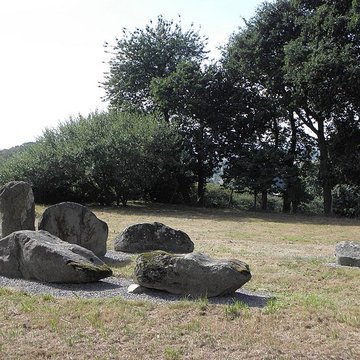 Hémicycle mégalithique des Tombes de Saint-Broladre
