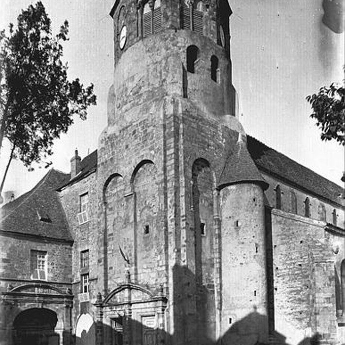 Photo de Abbatiale Saint-Pierre-et-Saint-Paul dÉvaux-les-Bains