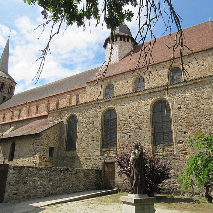 Photo de Abbatiale Saint-Pierre-et-Saint-Paul dÉvaux-les-Bains