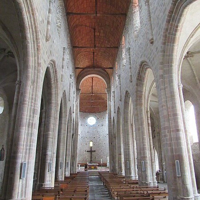 Photo de Abbatiale Saint-Pierre-et-Saint-Paul dÉvaux-les-Bains